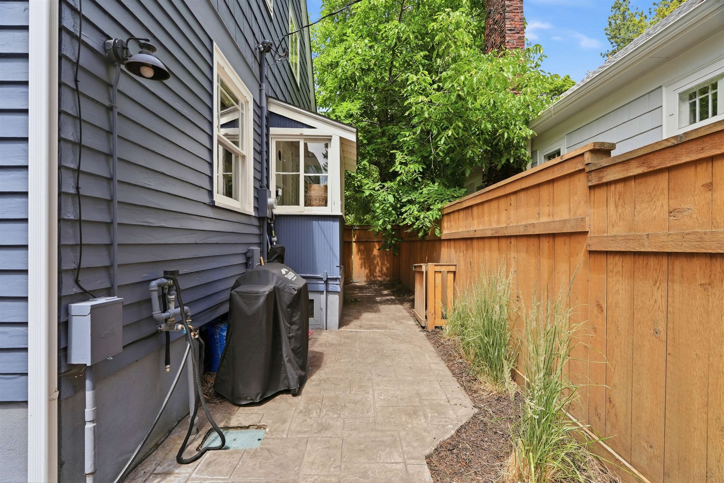 629 W 17TH Ave