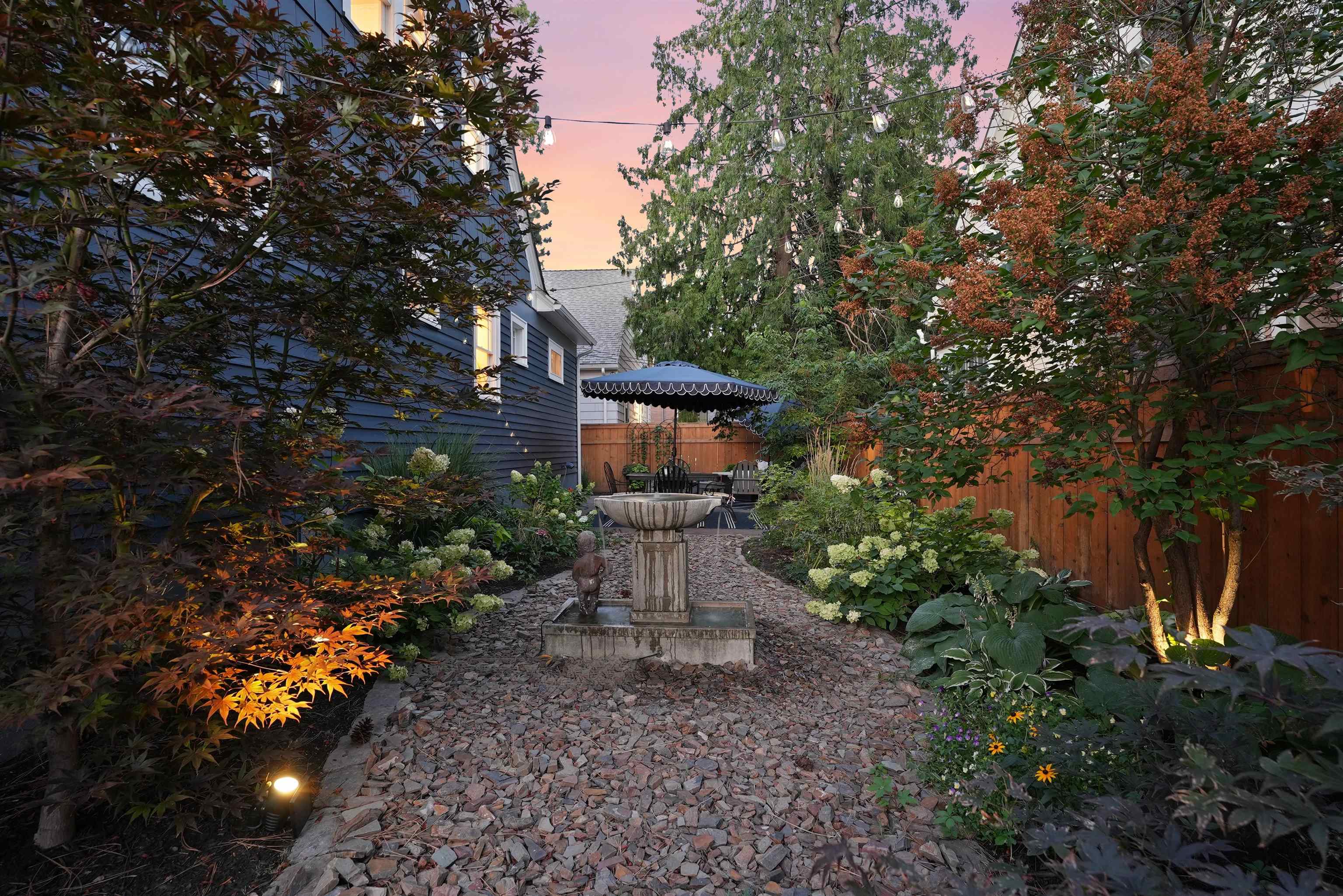 629 W 17TH Ave