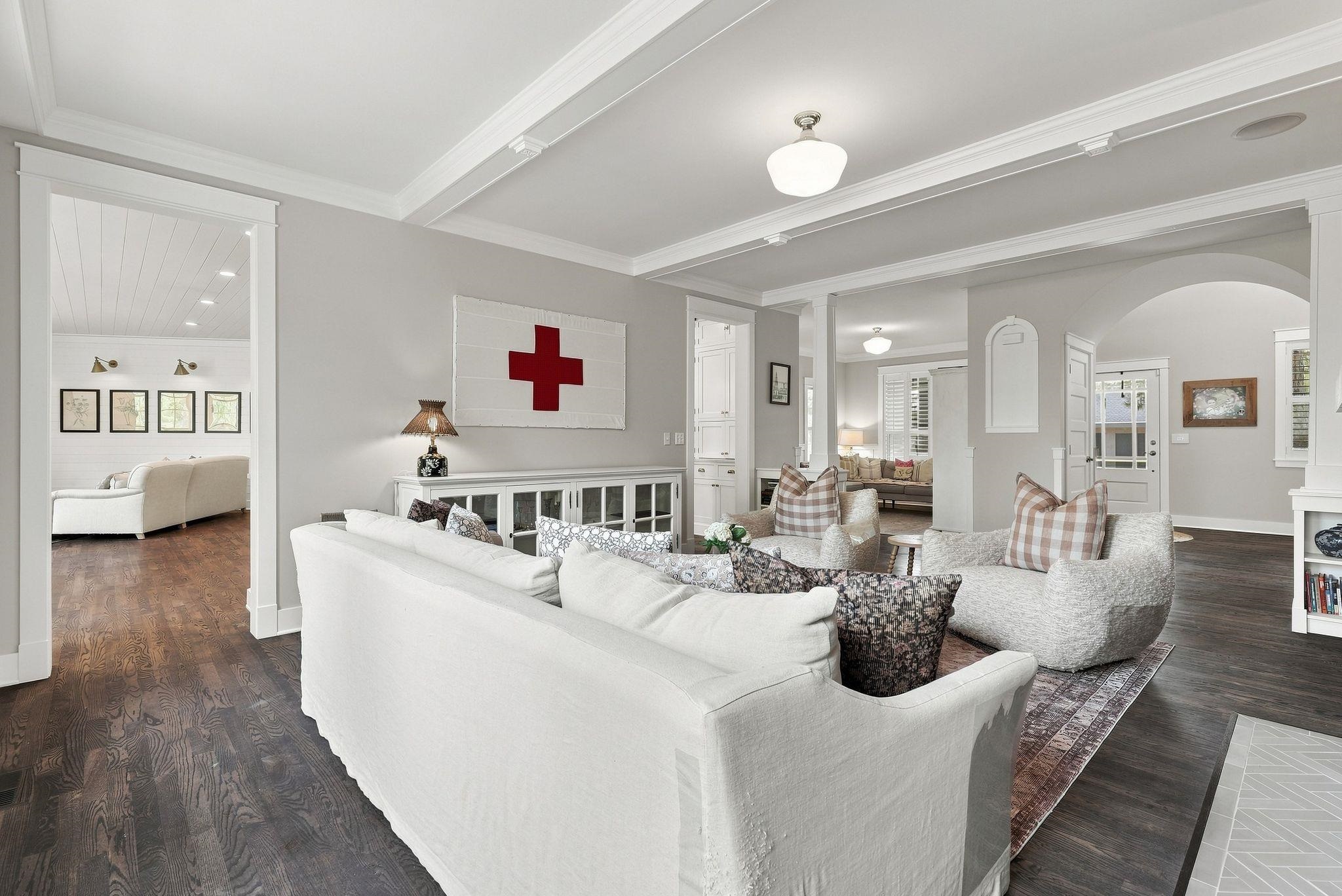 2115 E Huckleberry Ln