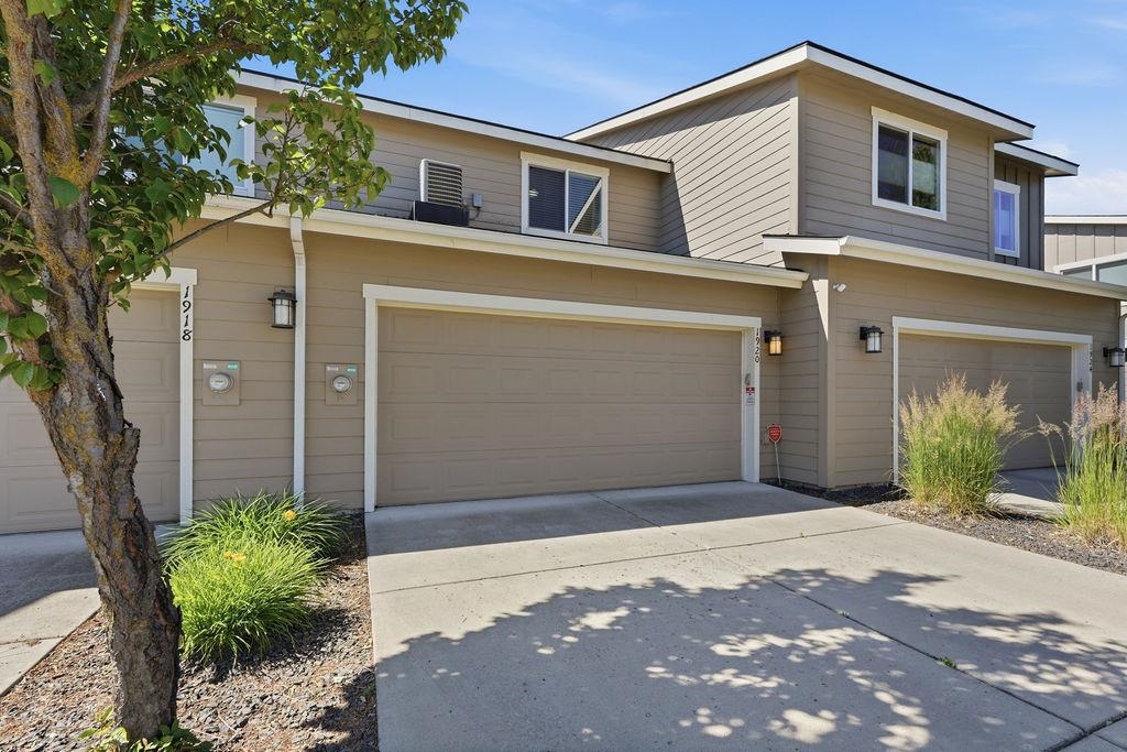 1920 W Summit Pkwy