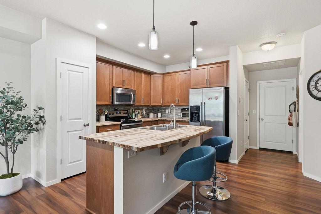 1920 W Summit Pkwy