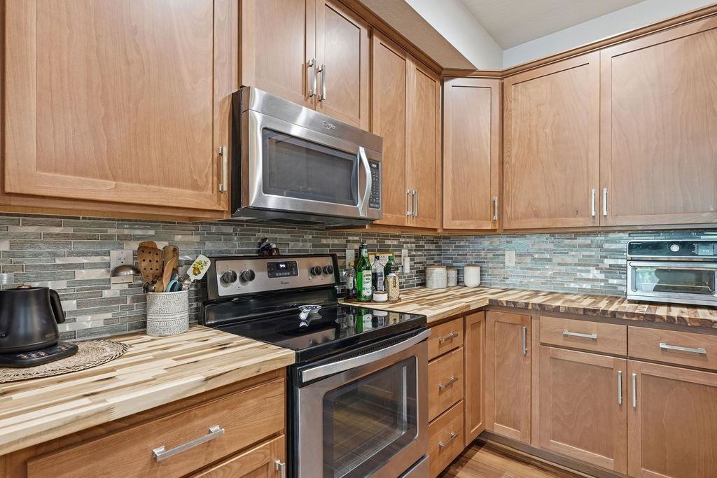 1920 W Summit Pkwy