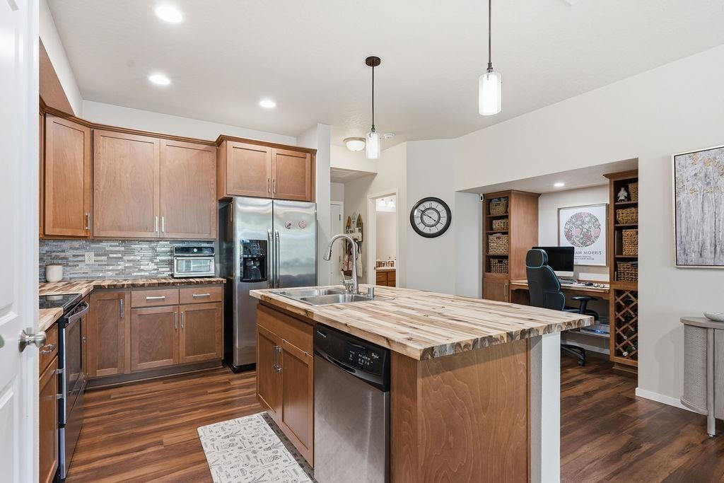 1920 W Summit Pkwy