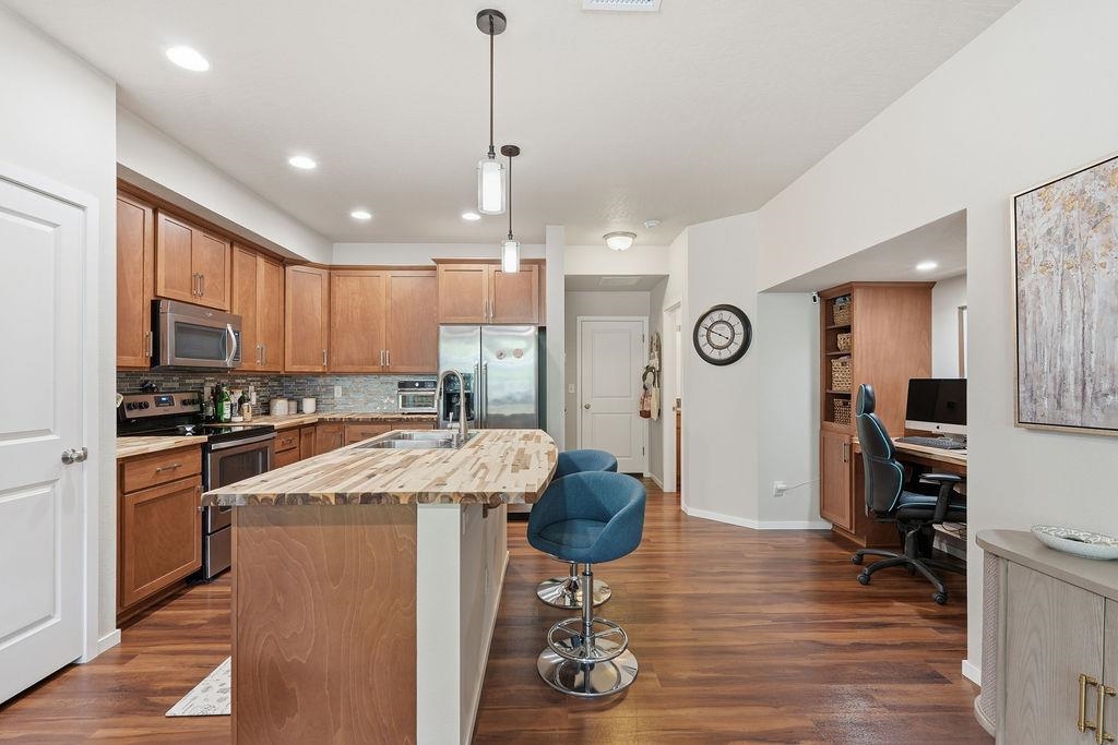 1920 W Summit Pkwy