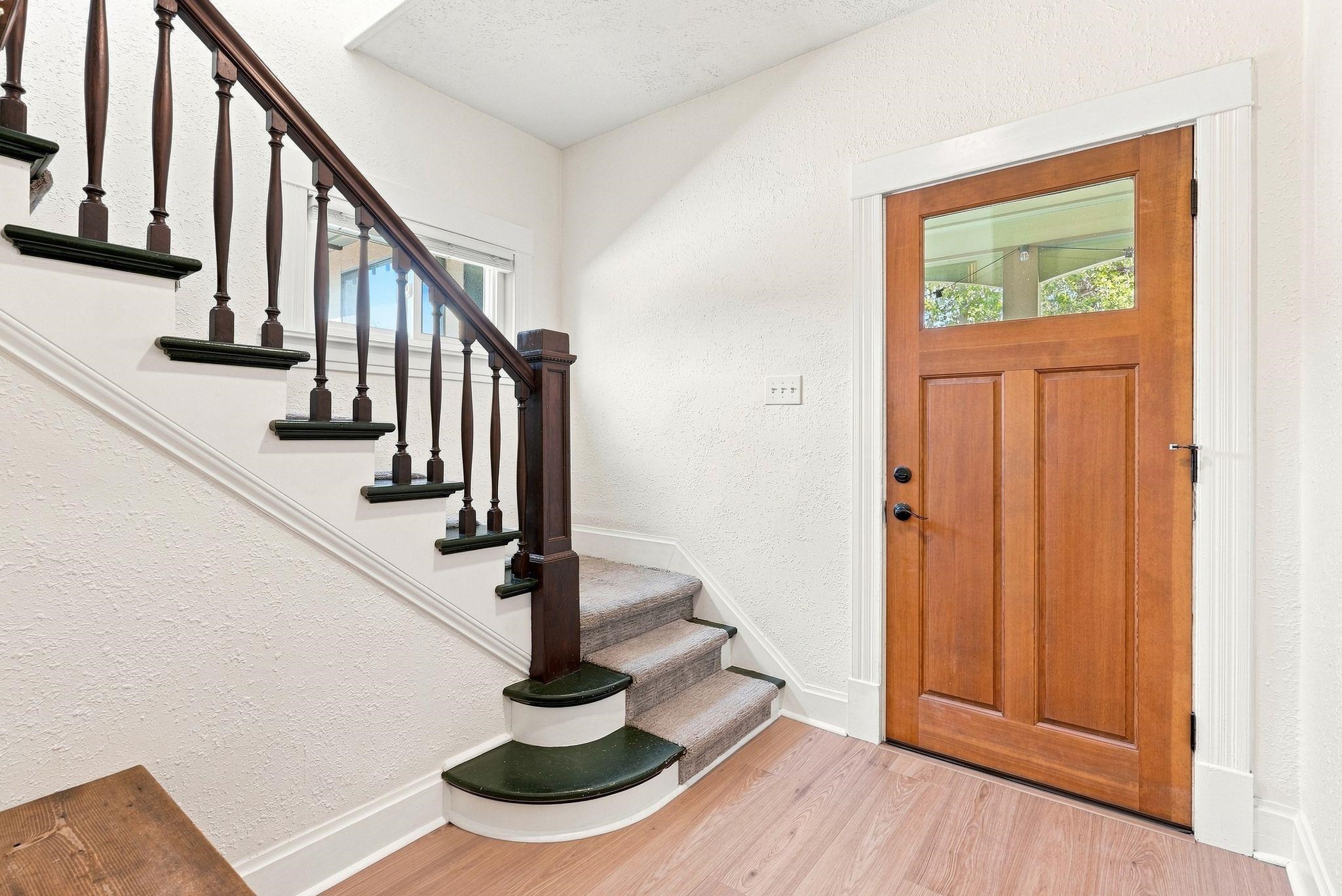 1039 W 11TH Ave