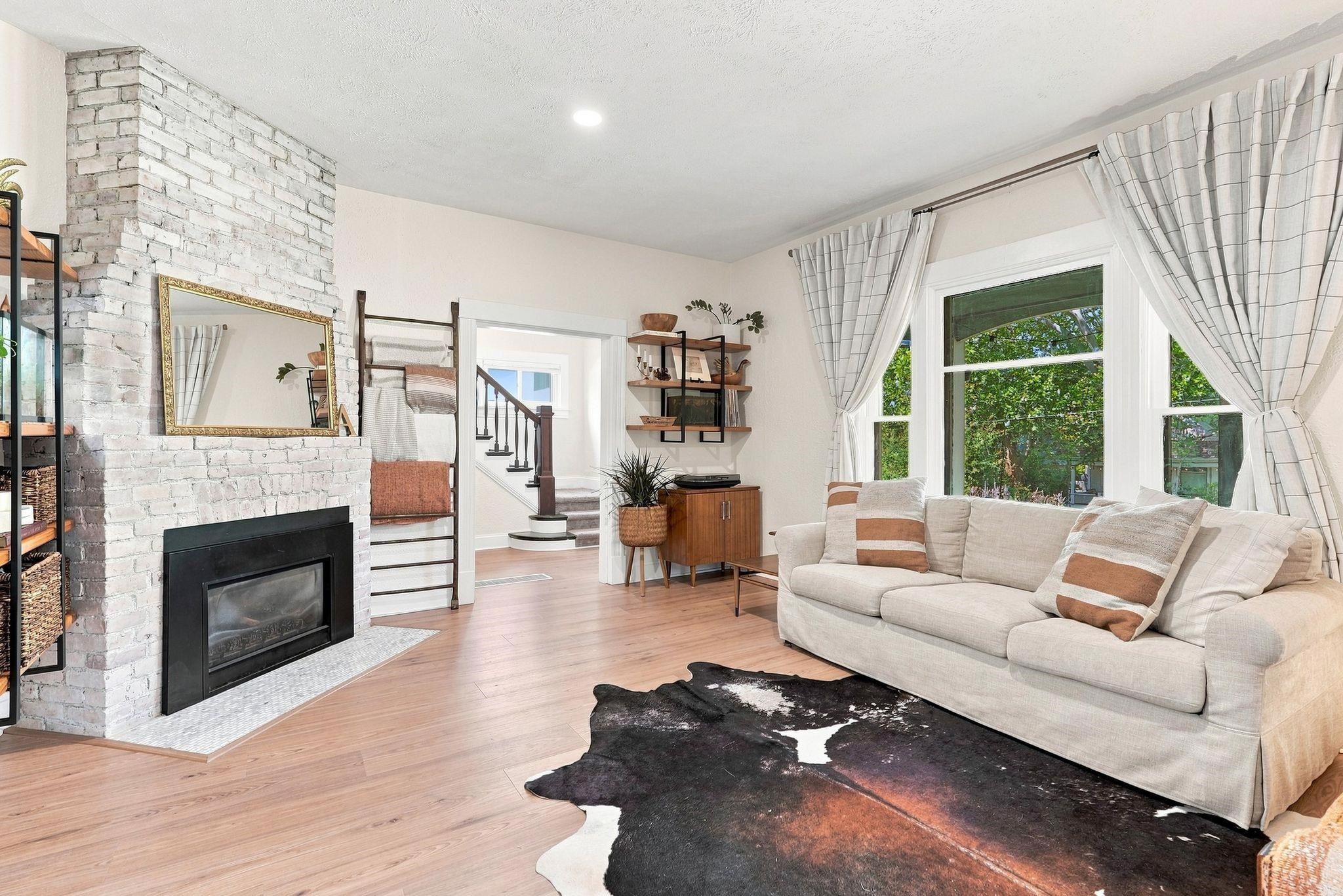 1039 W 11TH Ave