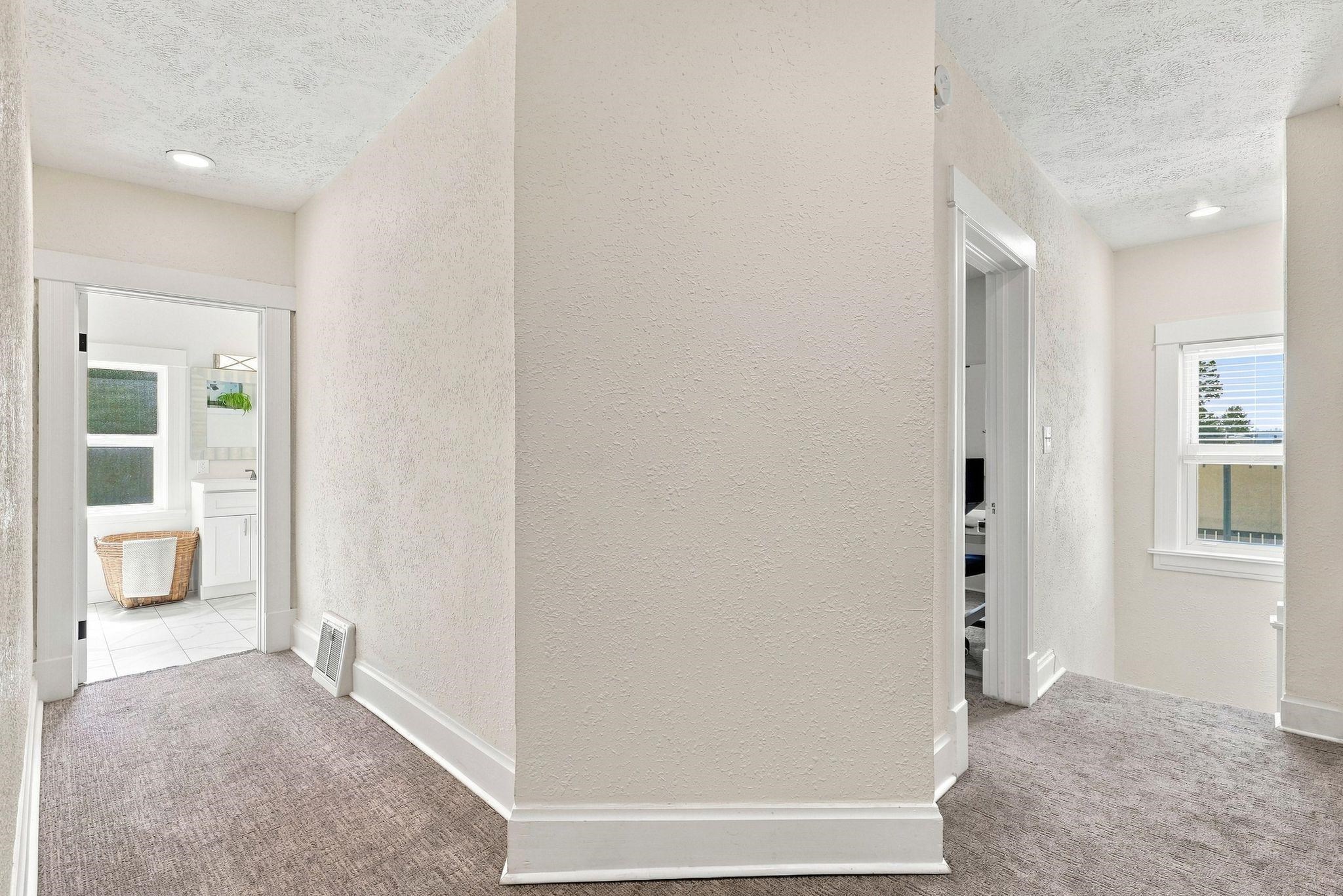 1039 W 11TH Ave