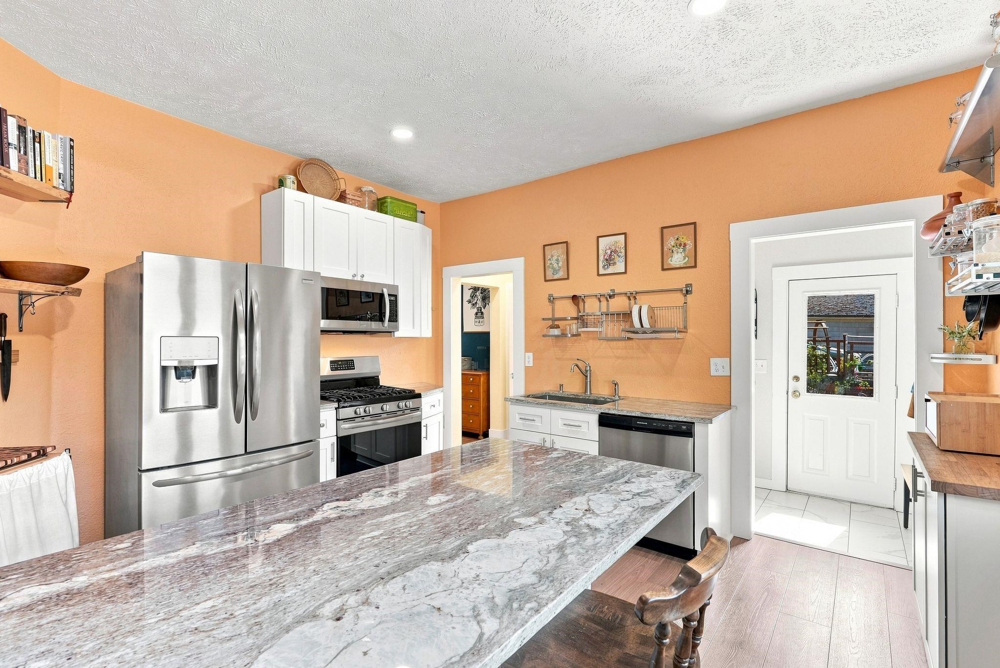 1039 W 11TH Ave