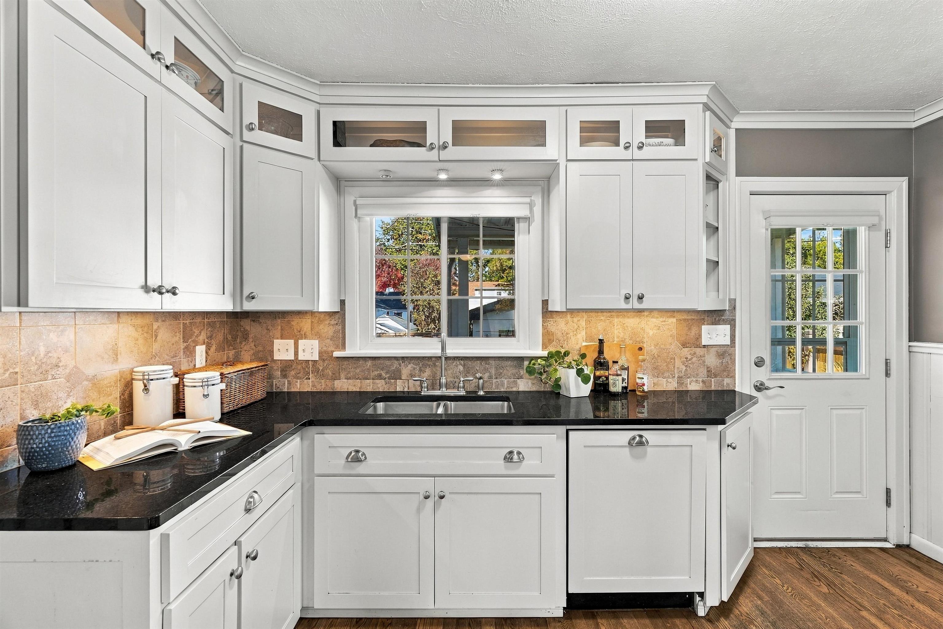 618 W 27TH Ave