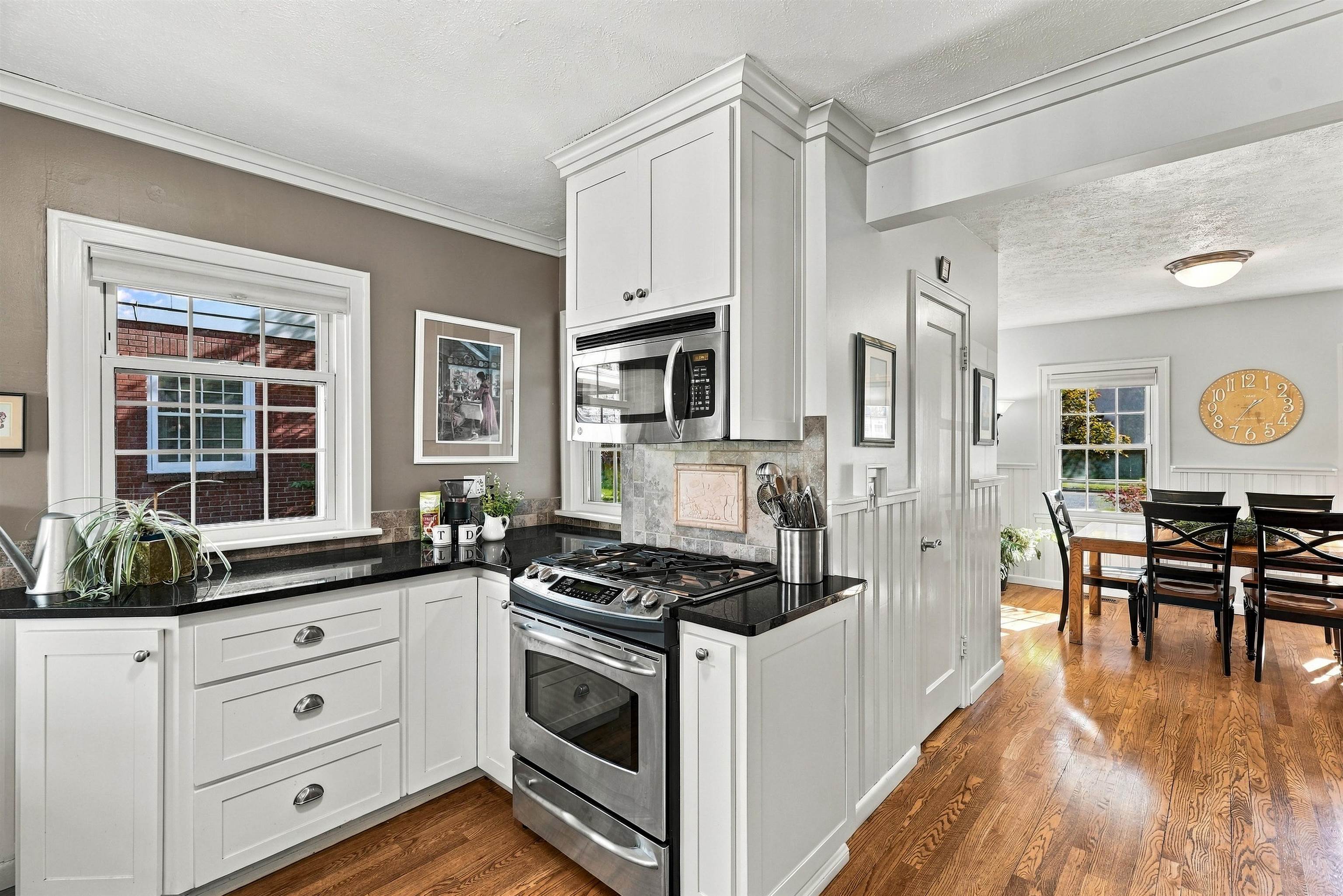 618 W 27TH Ave