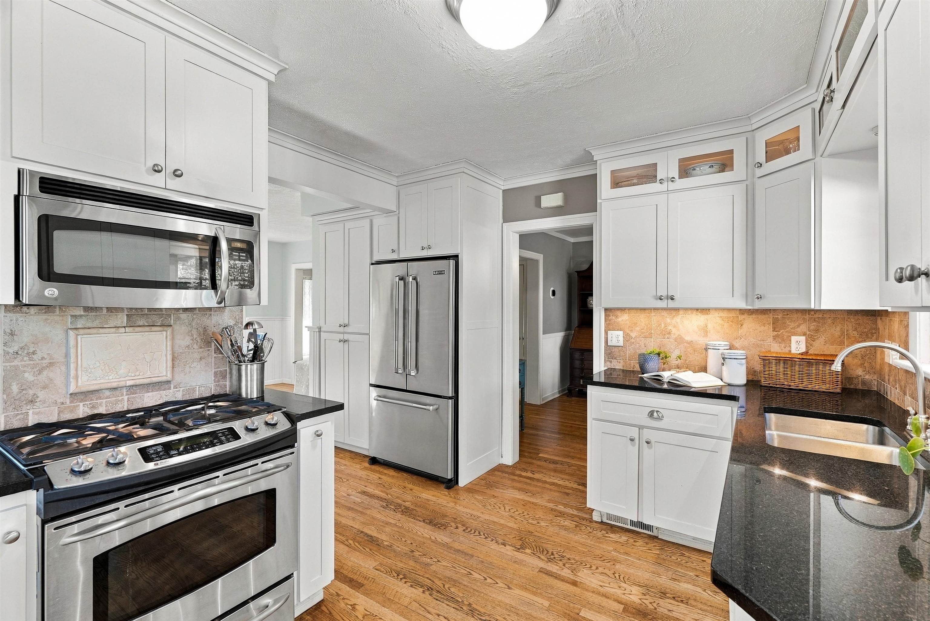 618 W 27TH Ave