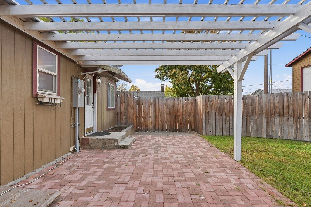 5609 N COCHRAN St