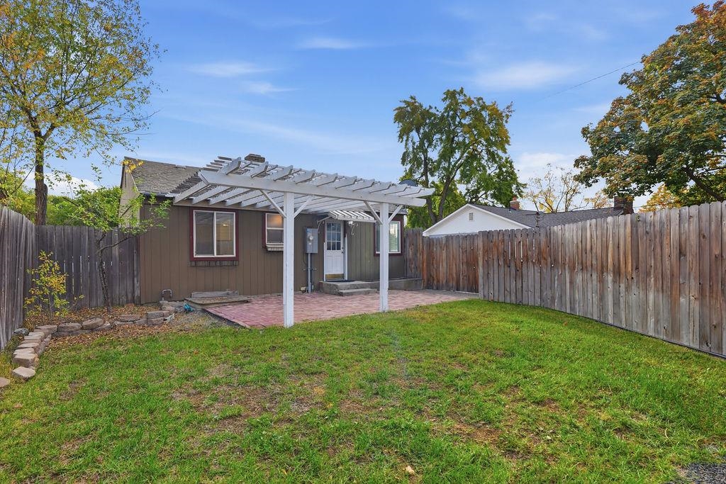 5609 N COCHRAN St