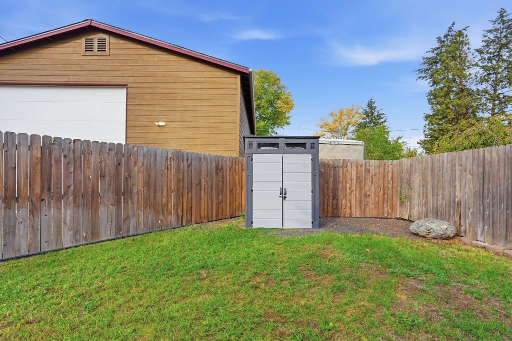 5609 N COCHRAN St