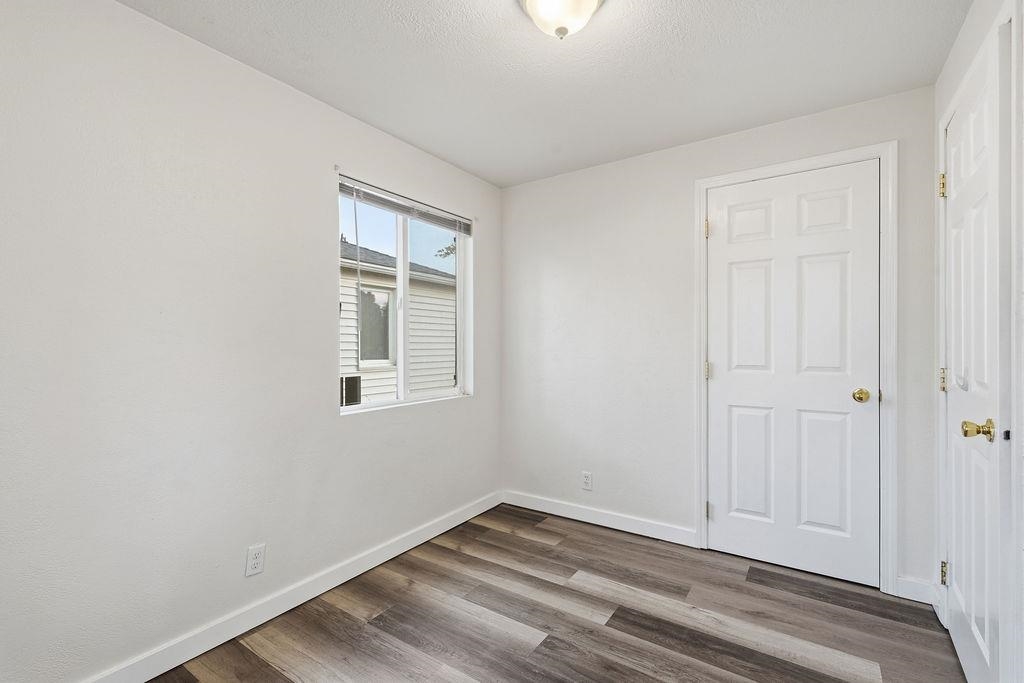 5609 N COCHRAN St