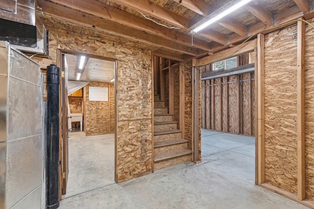 5609 N COCHRAN St