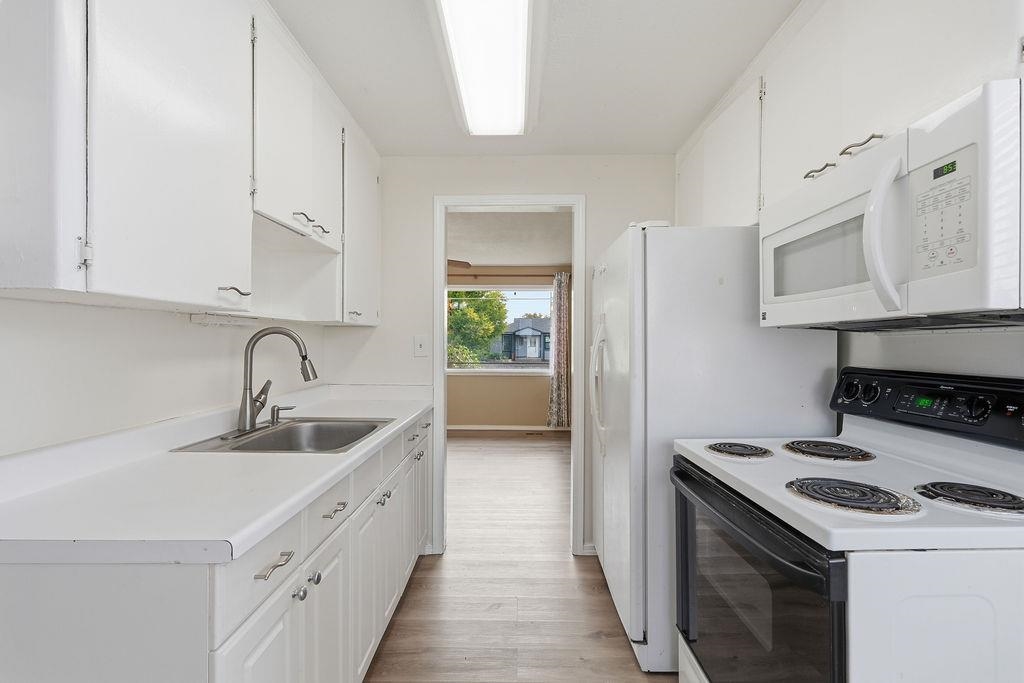 5609 N COCHRAN St