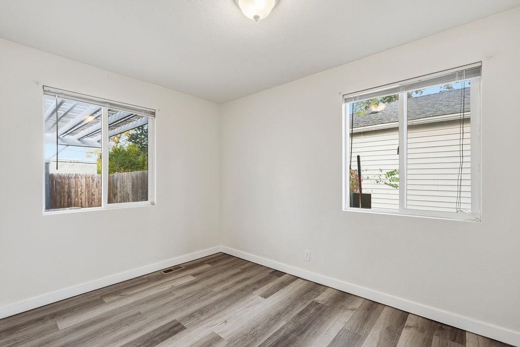5609 N COCHRAN St
