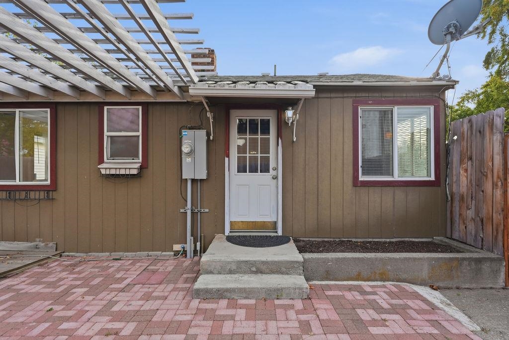 5609 N COCHRAN St
