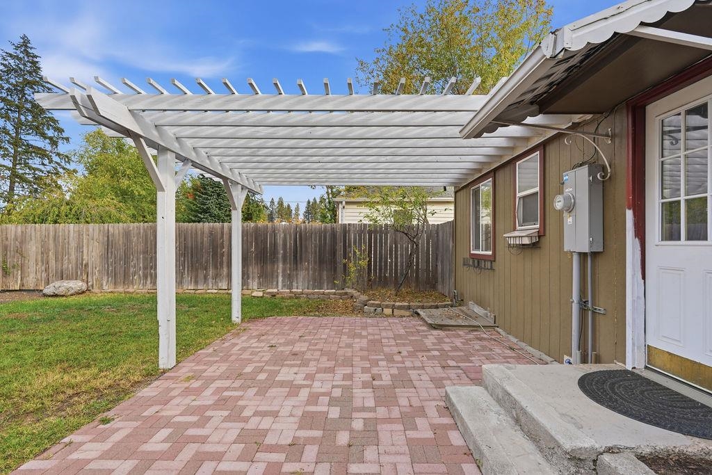 5609 N COCHRAN St