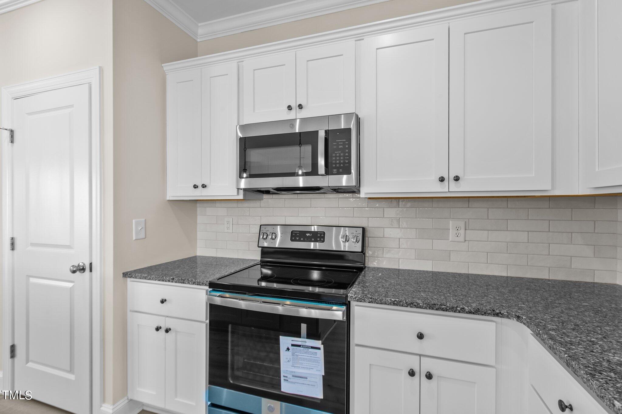 3822 Valleyfield Lane