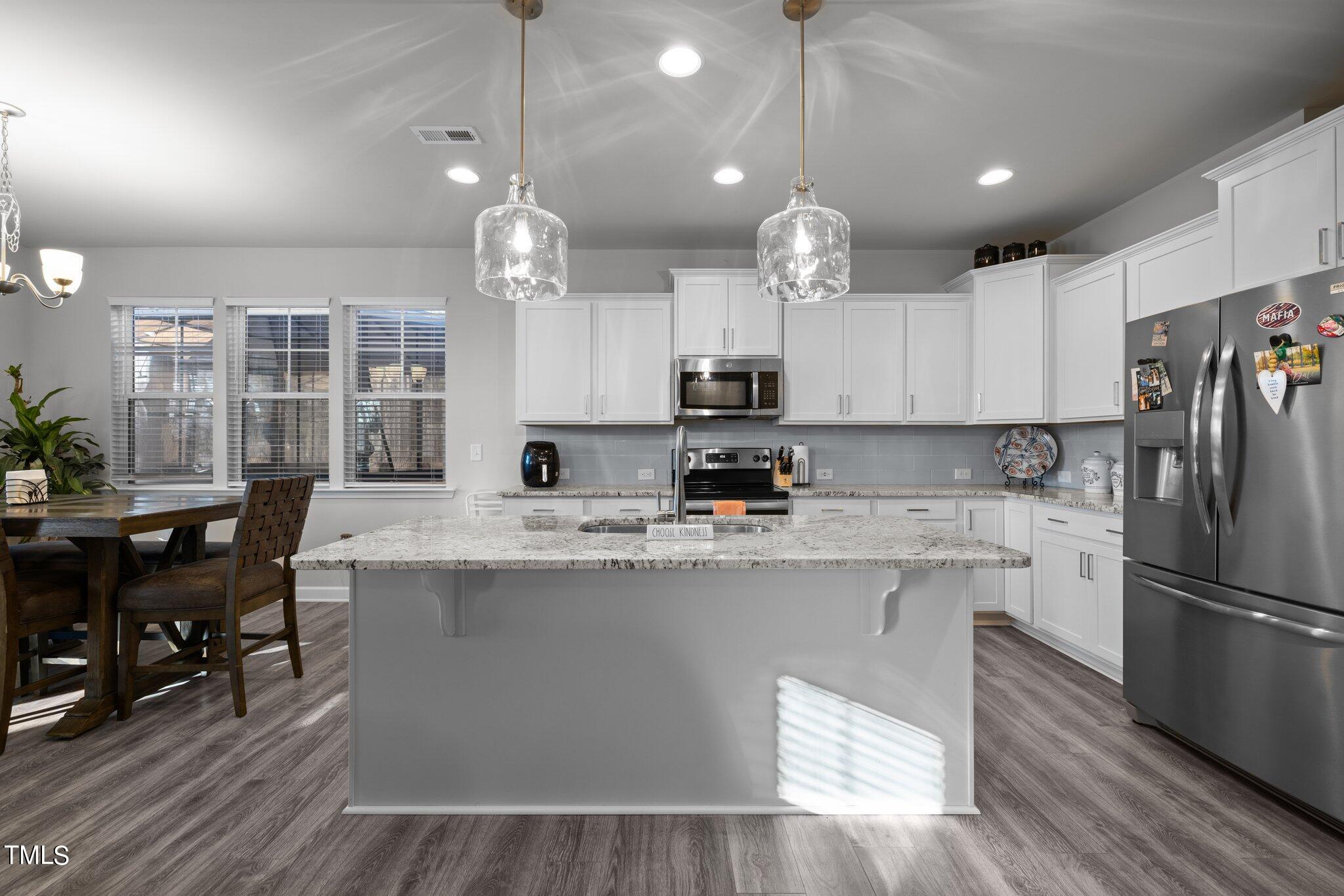 274 W Odell Lane