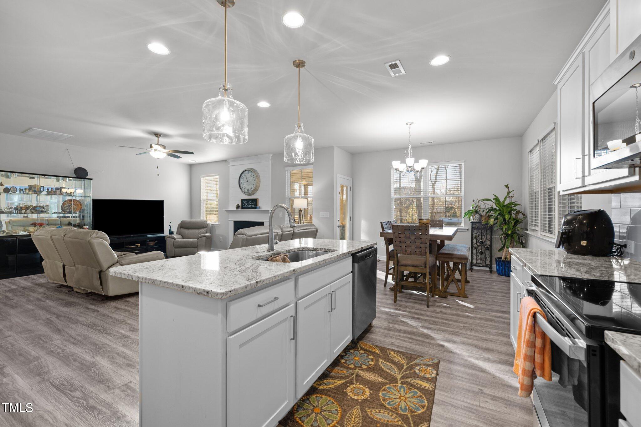 274 W Odell Lane