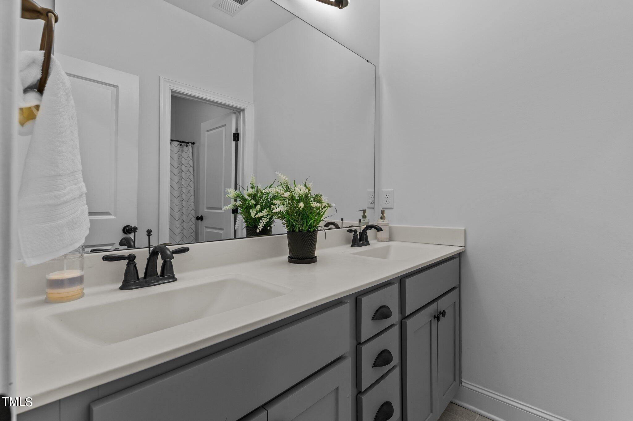 8238 Southmoor Hill Trail