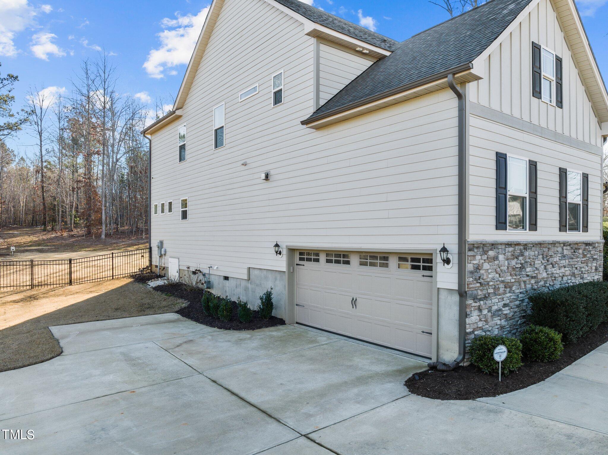 8238 Southmoor Hill Trail