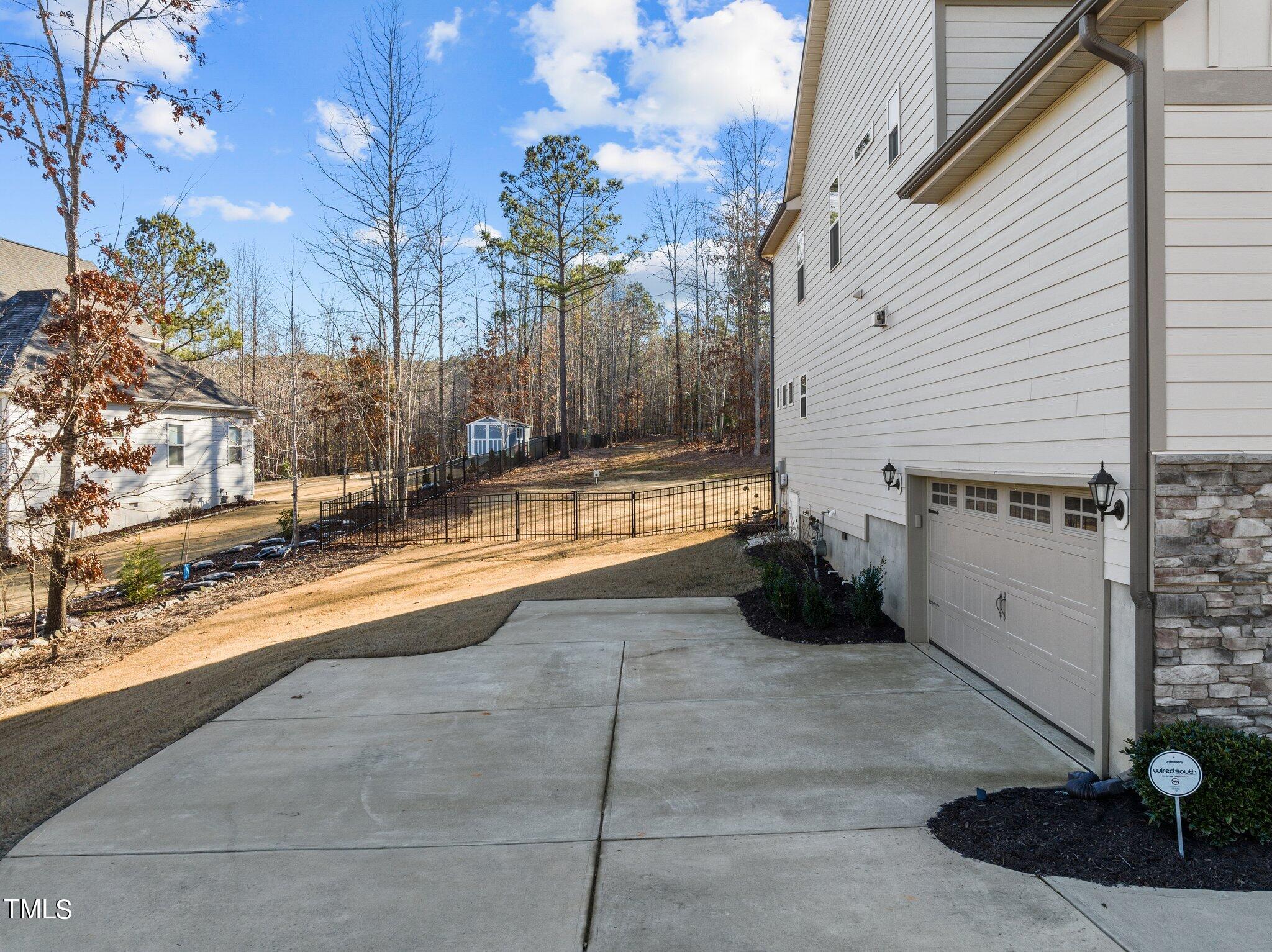 8238 Southmoor Hill Trail
