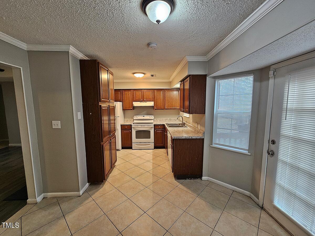 4 Howlett Place