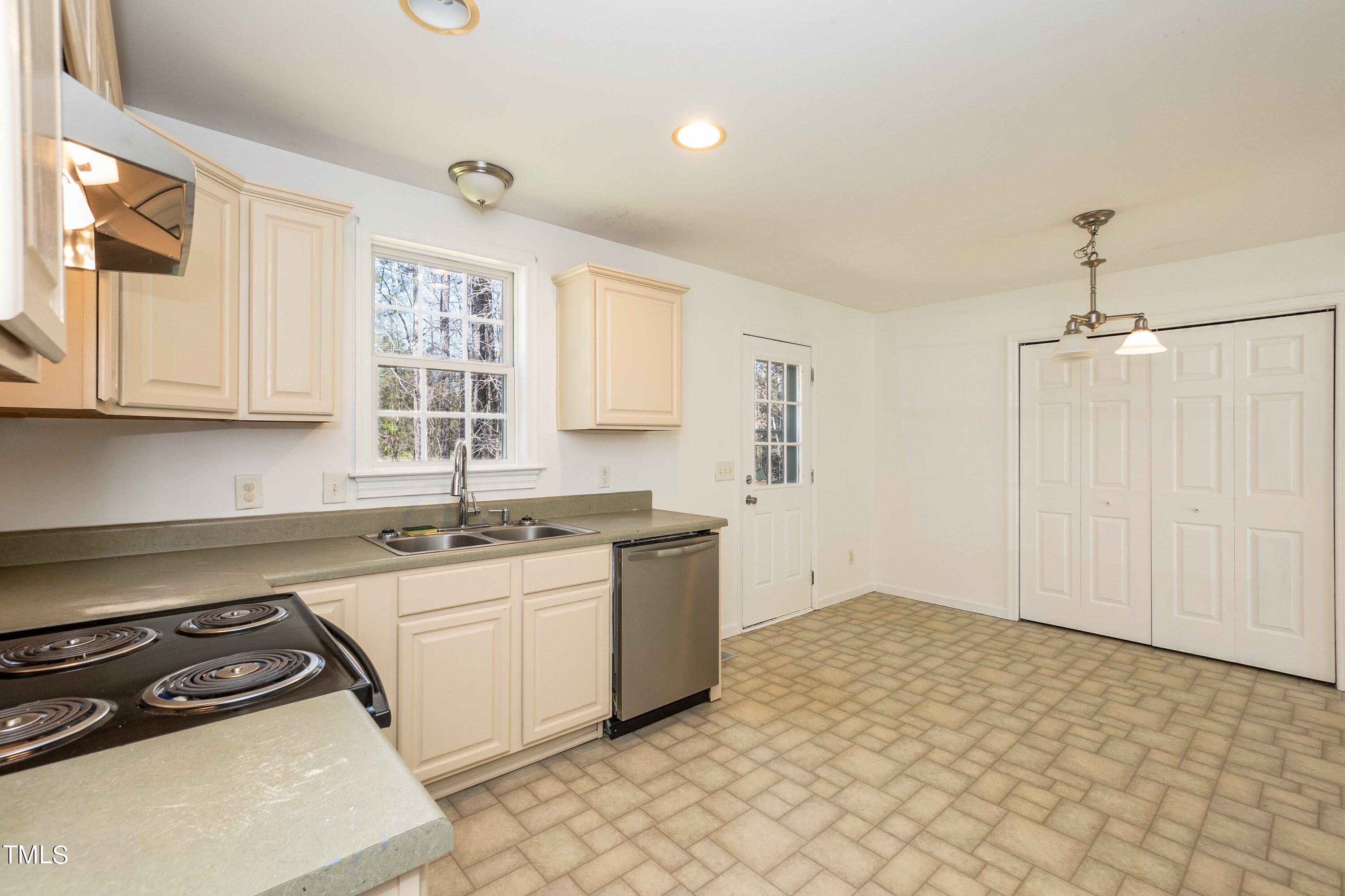 1756 Cobblestone Drive