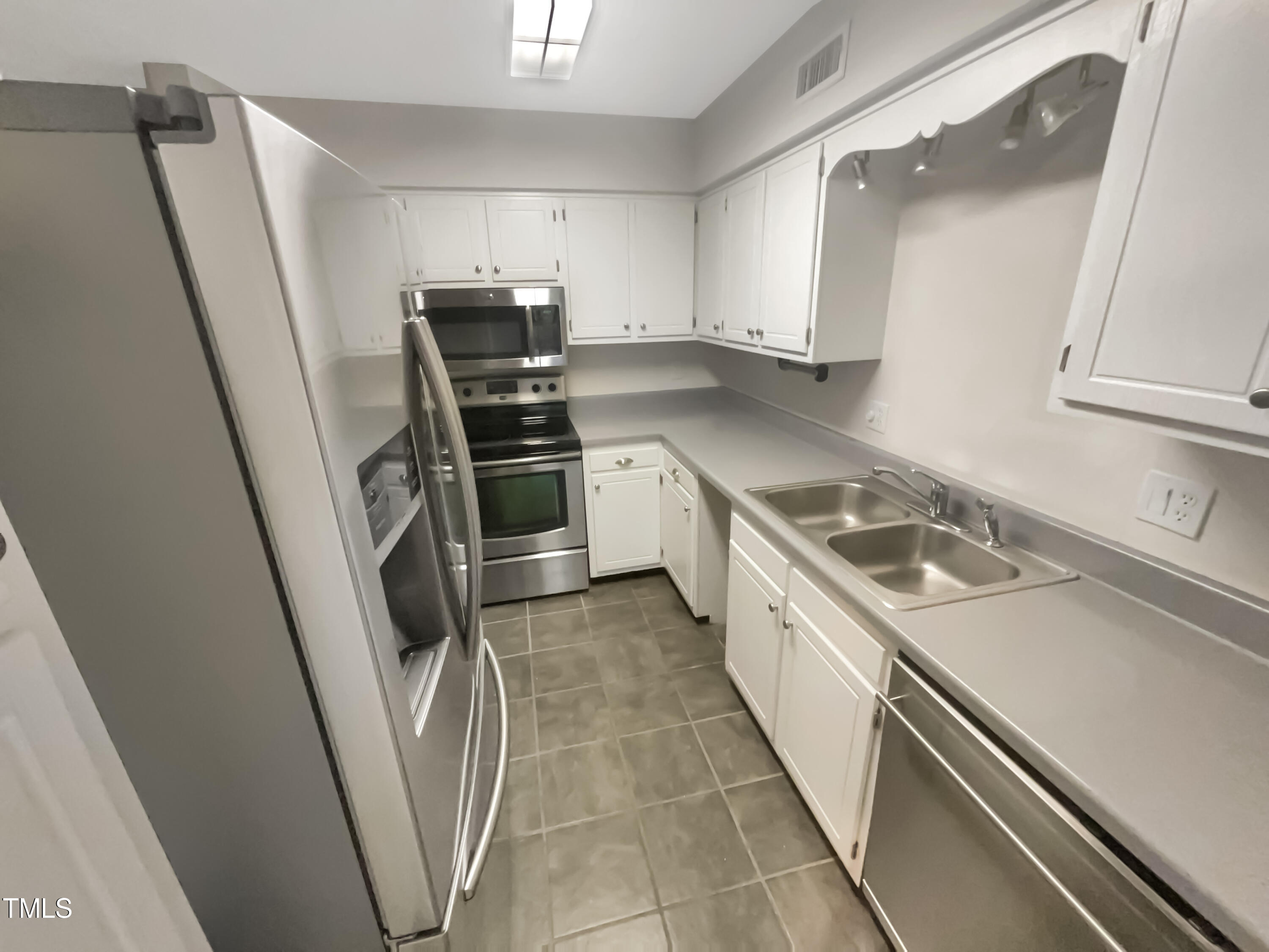 553 Pine Ridge Place