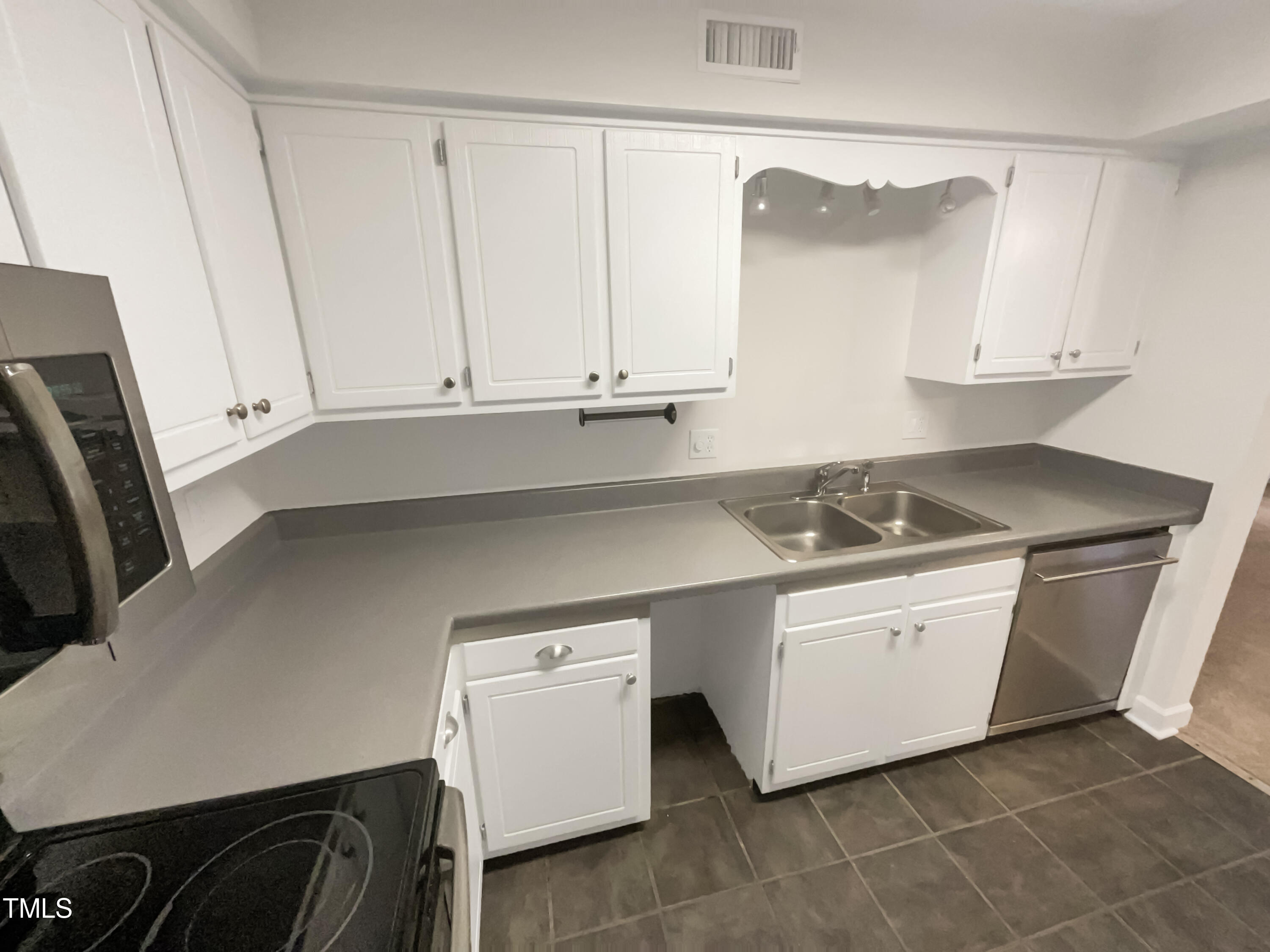 553 Pine Ridge Place