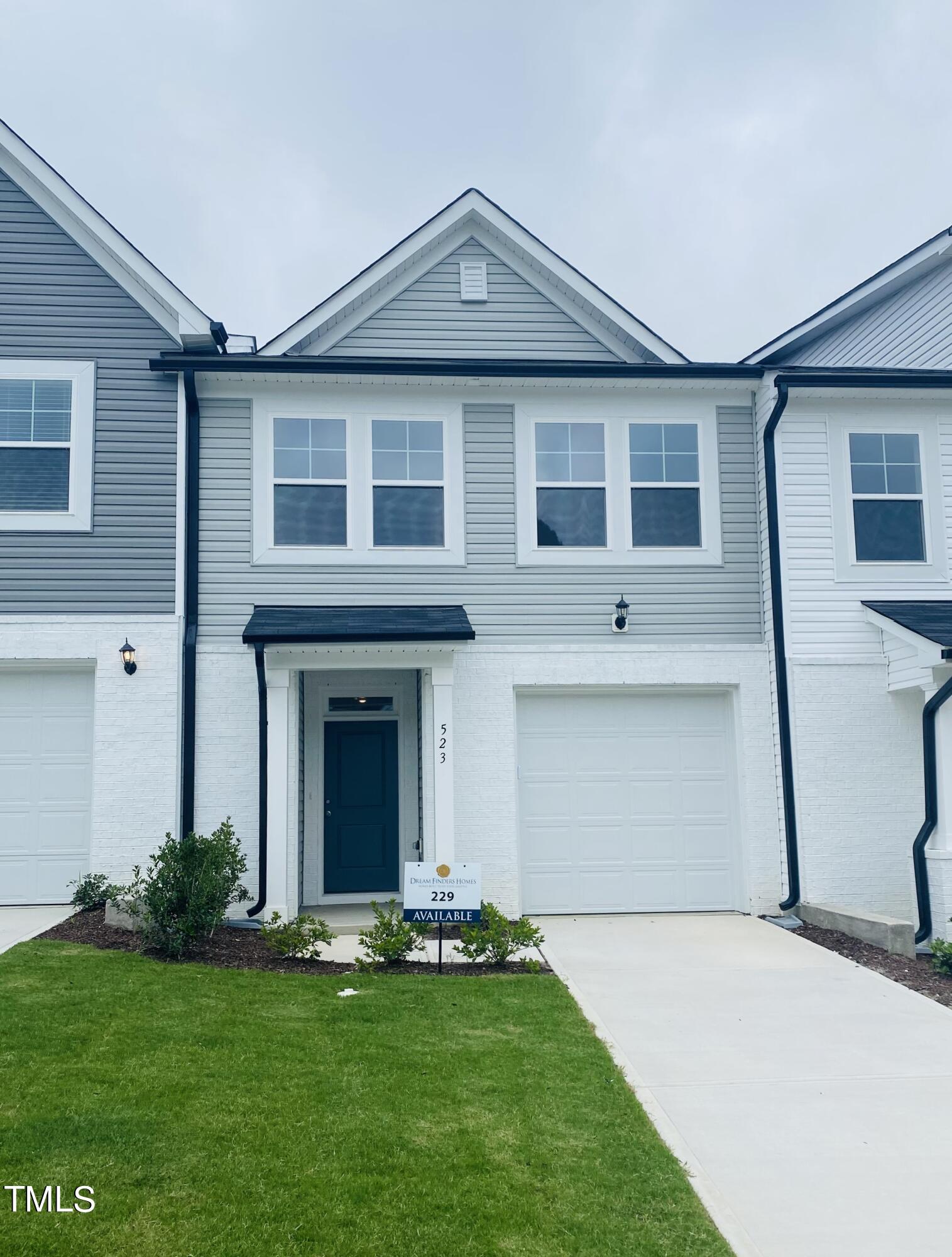 523 Barrington Row Avenue # 229