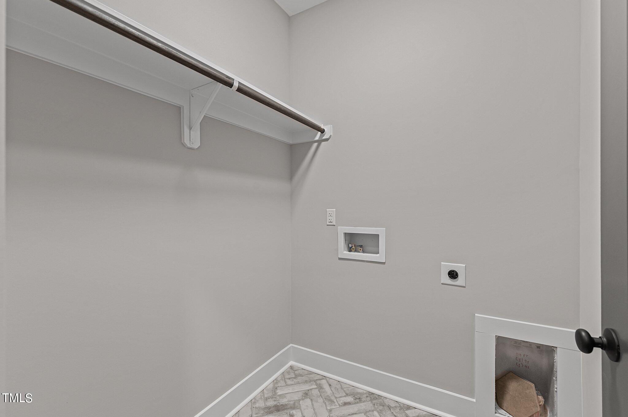 15 Satinwing Court