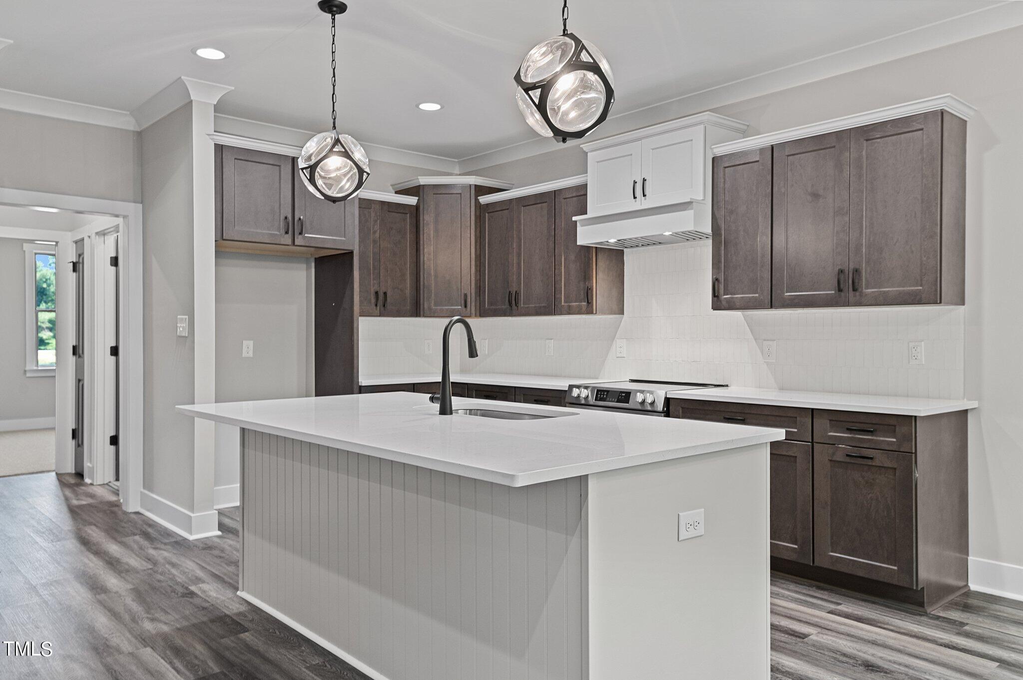15 Satinwing Court