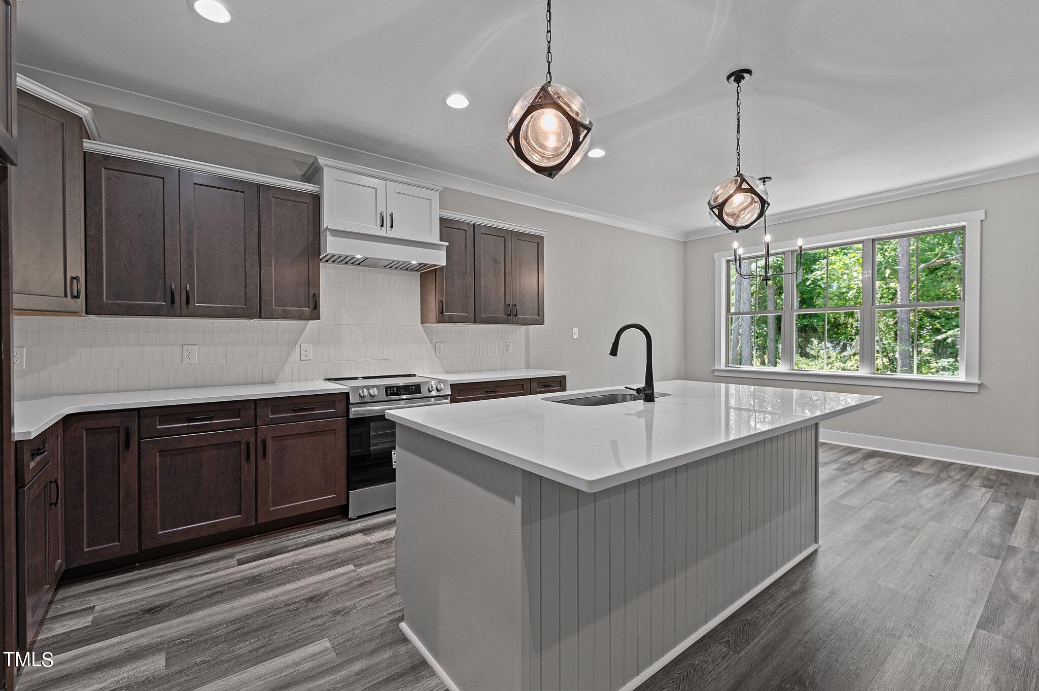 15 Satinwing Court