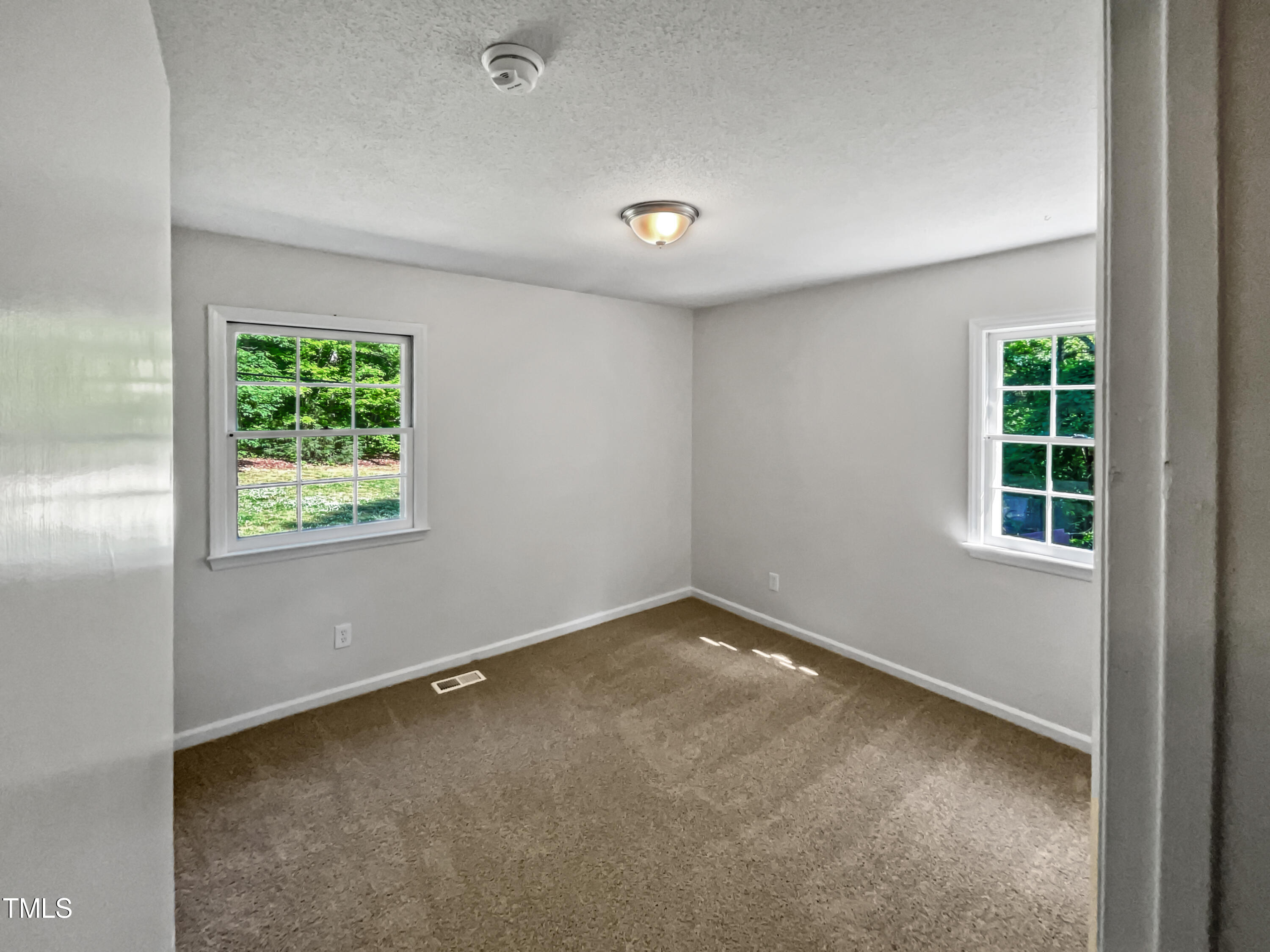 5302 Skyline Drive