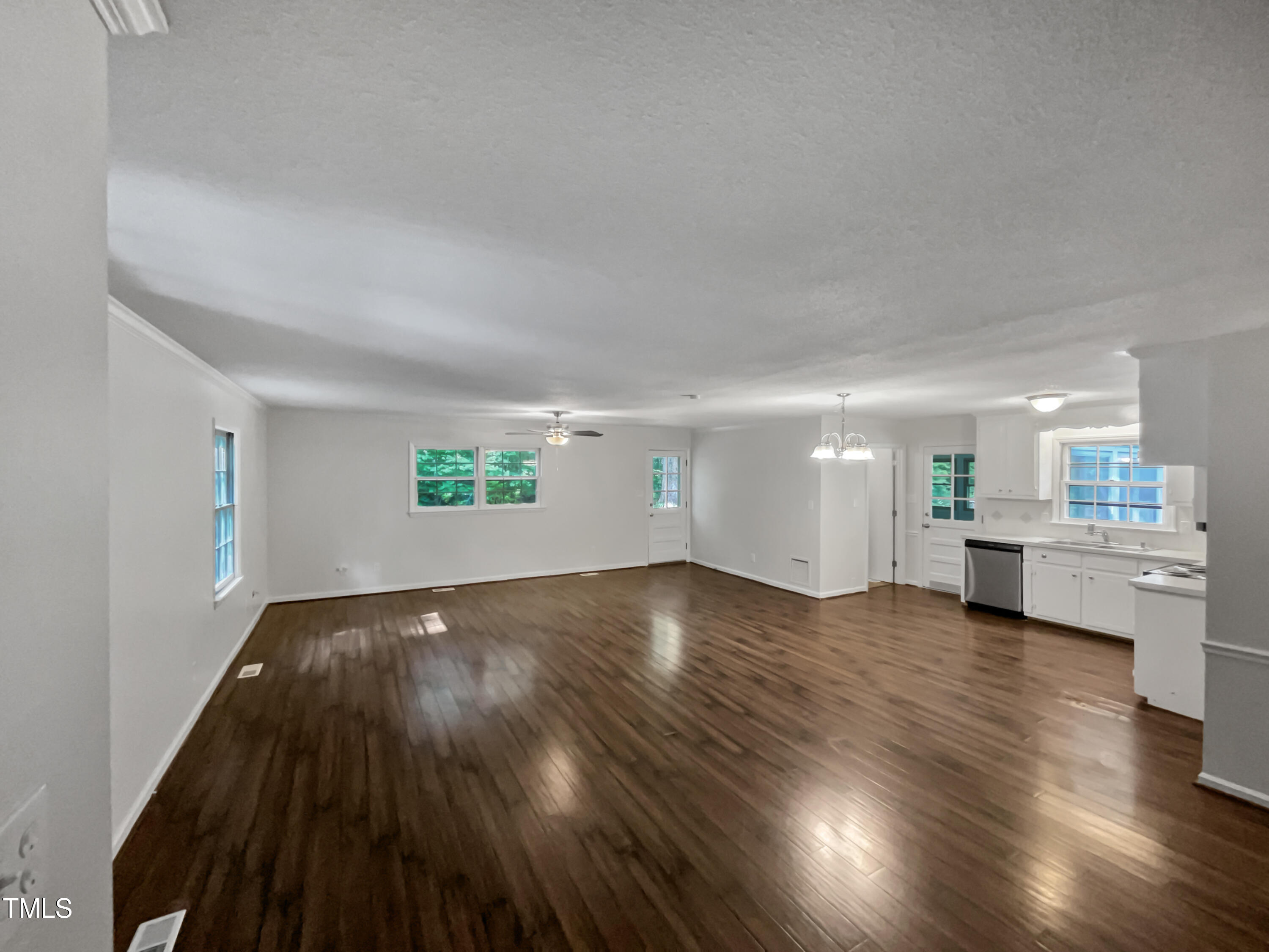 5302 Skyline Drive