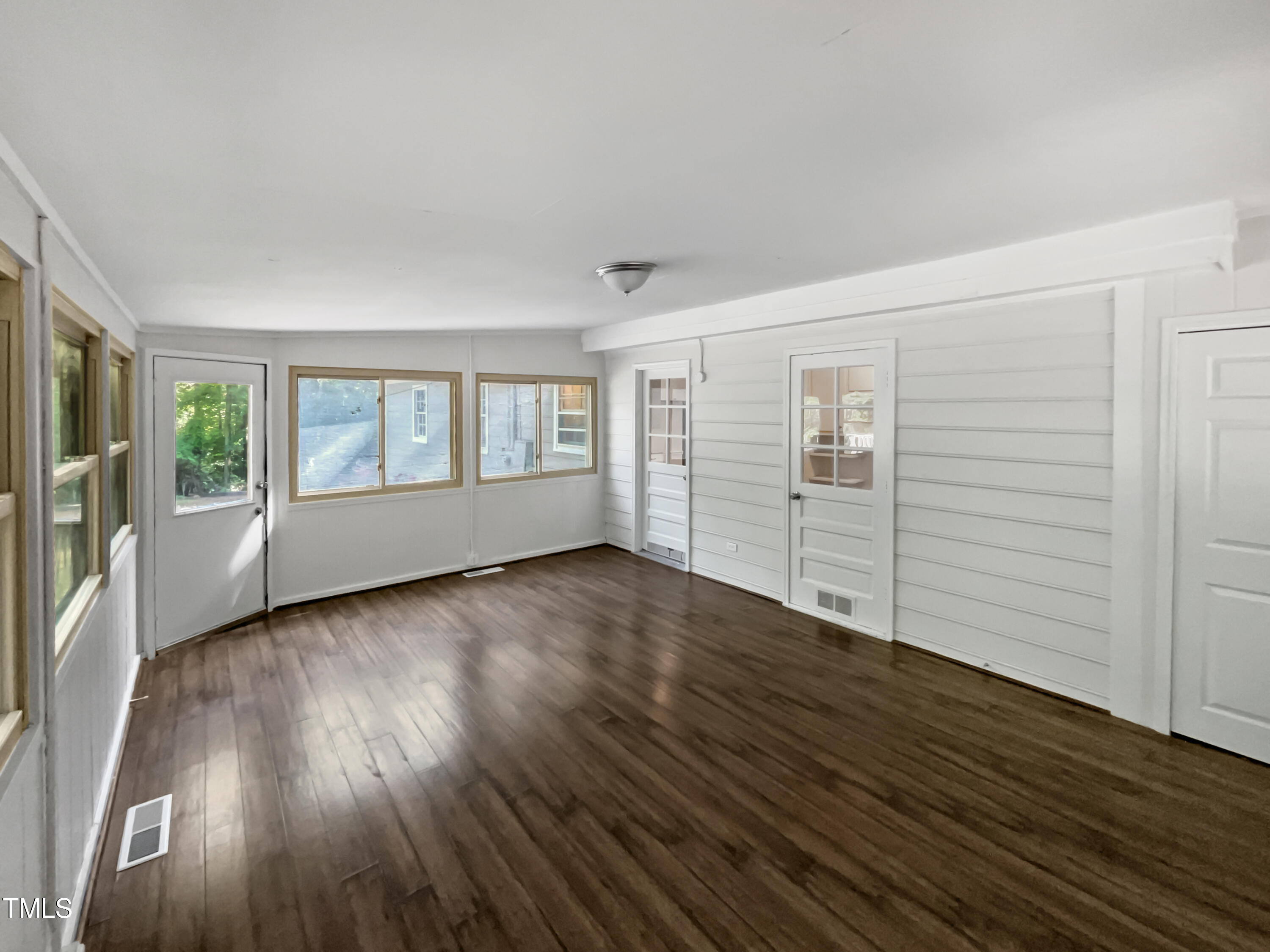 5302 Skyline Drive