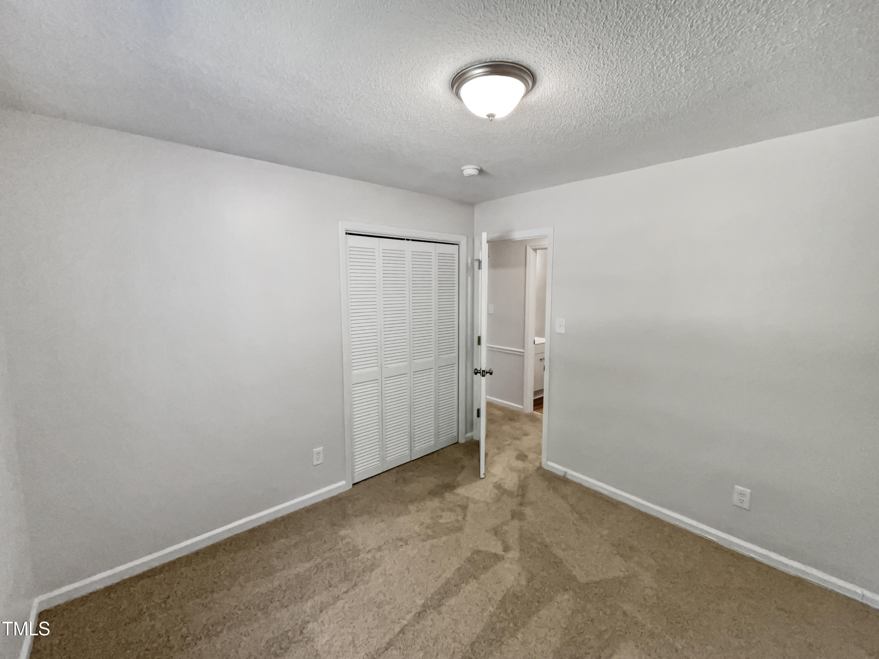 5302 Skyline Drive
