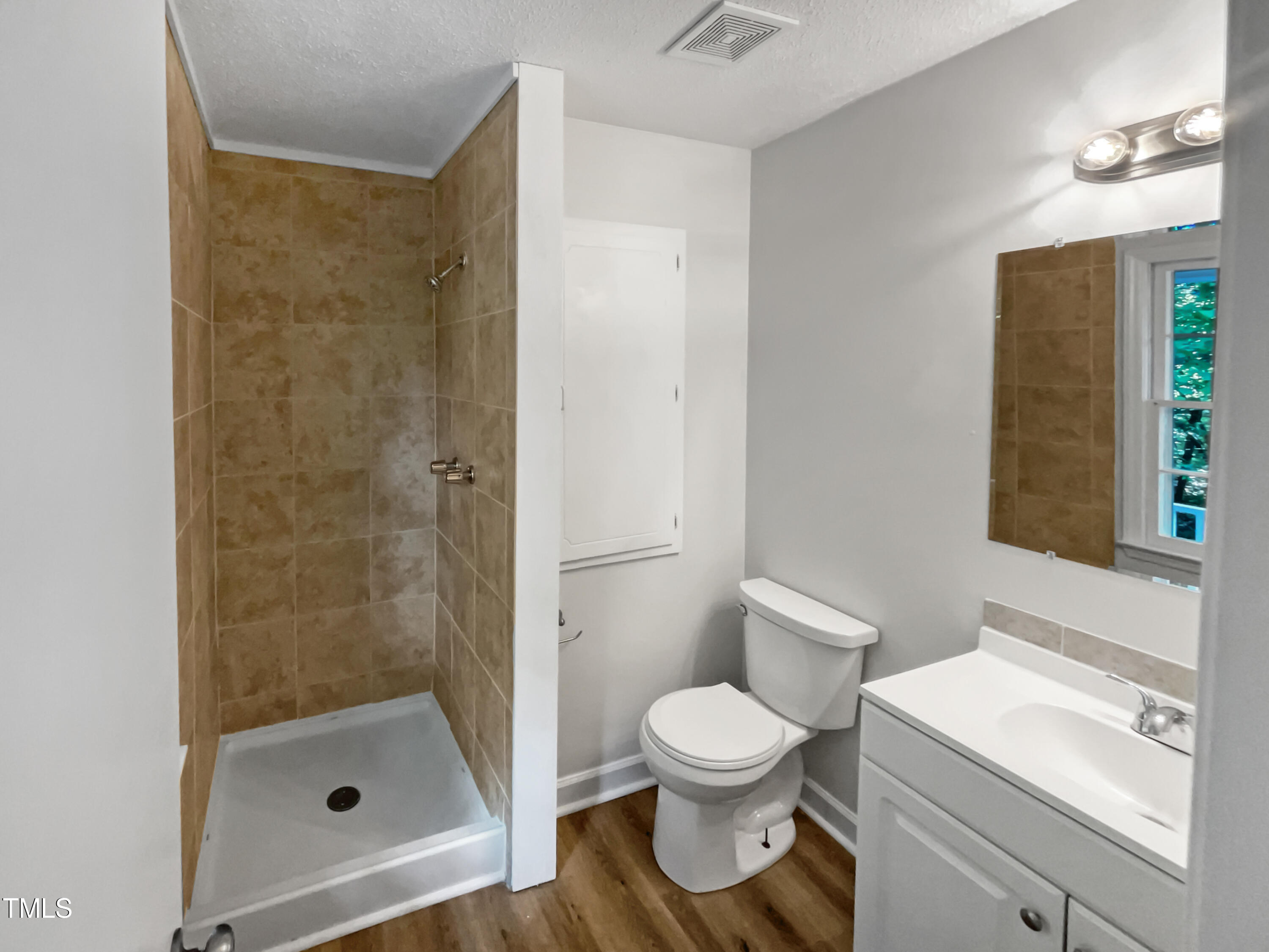 5302 Skyline Drive