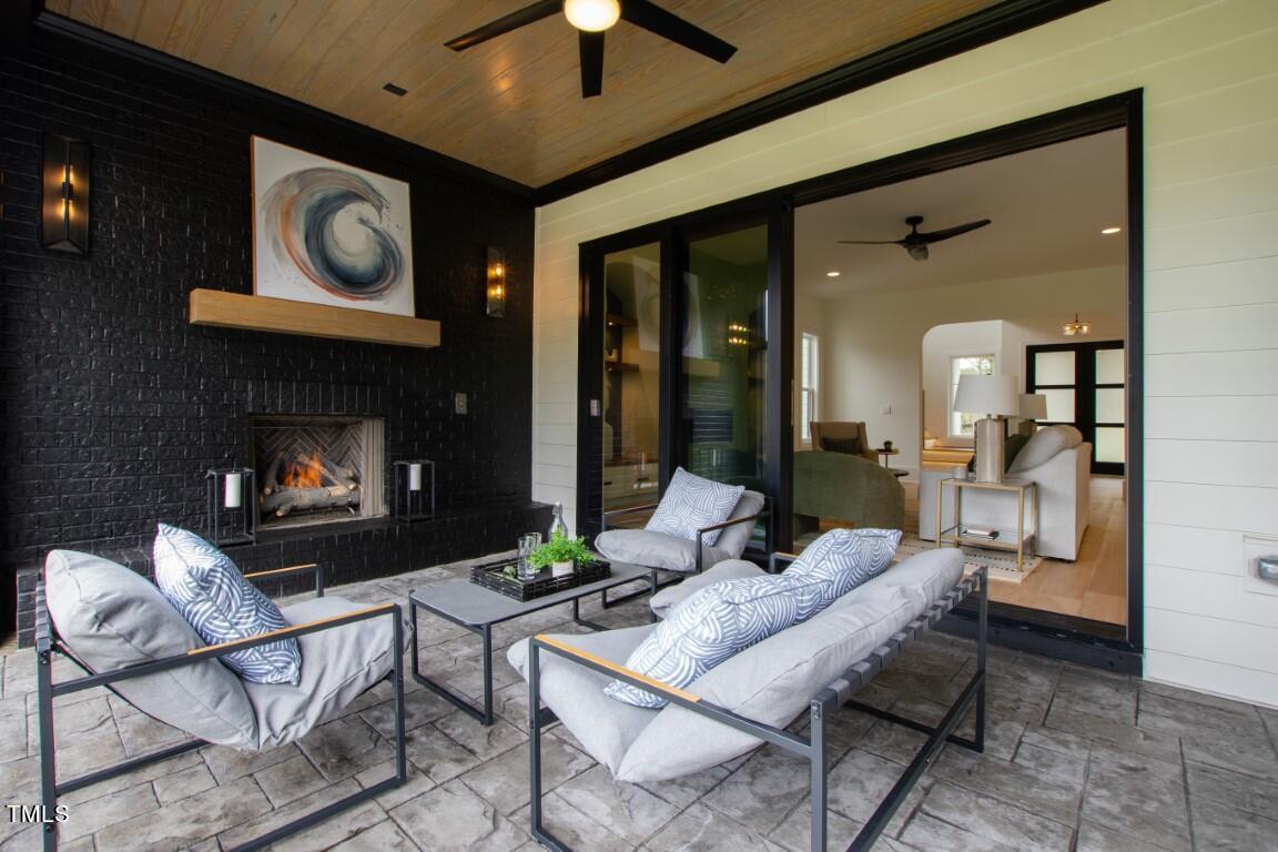 20 Chestnut Oak Drive