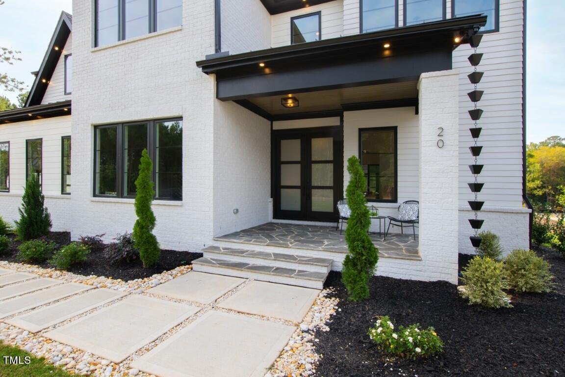 20 Chestnut Oak Drive