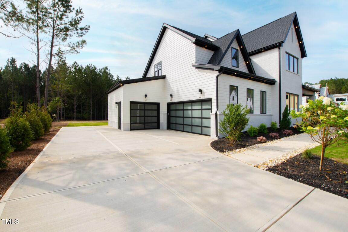20 Chestnut Oak Drive