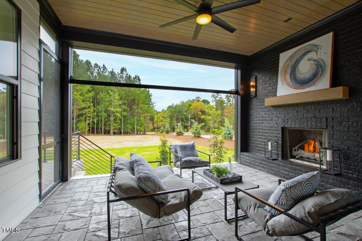 20 Chestnut Oak Drive