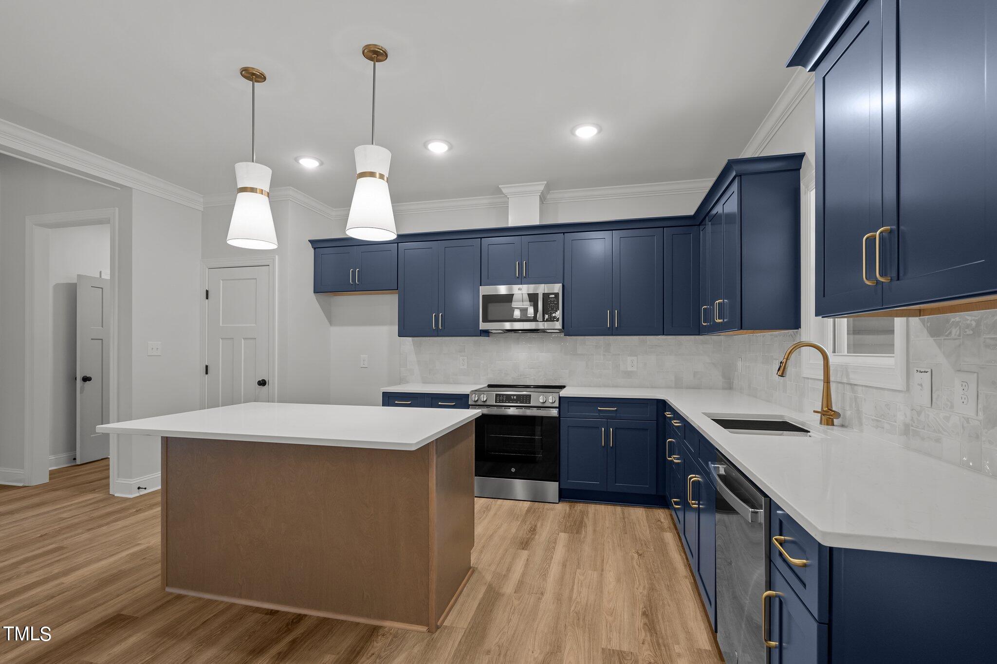 140 Leisure Lane