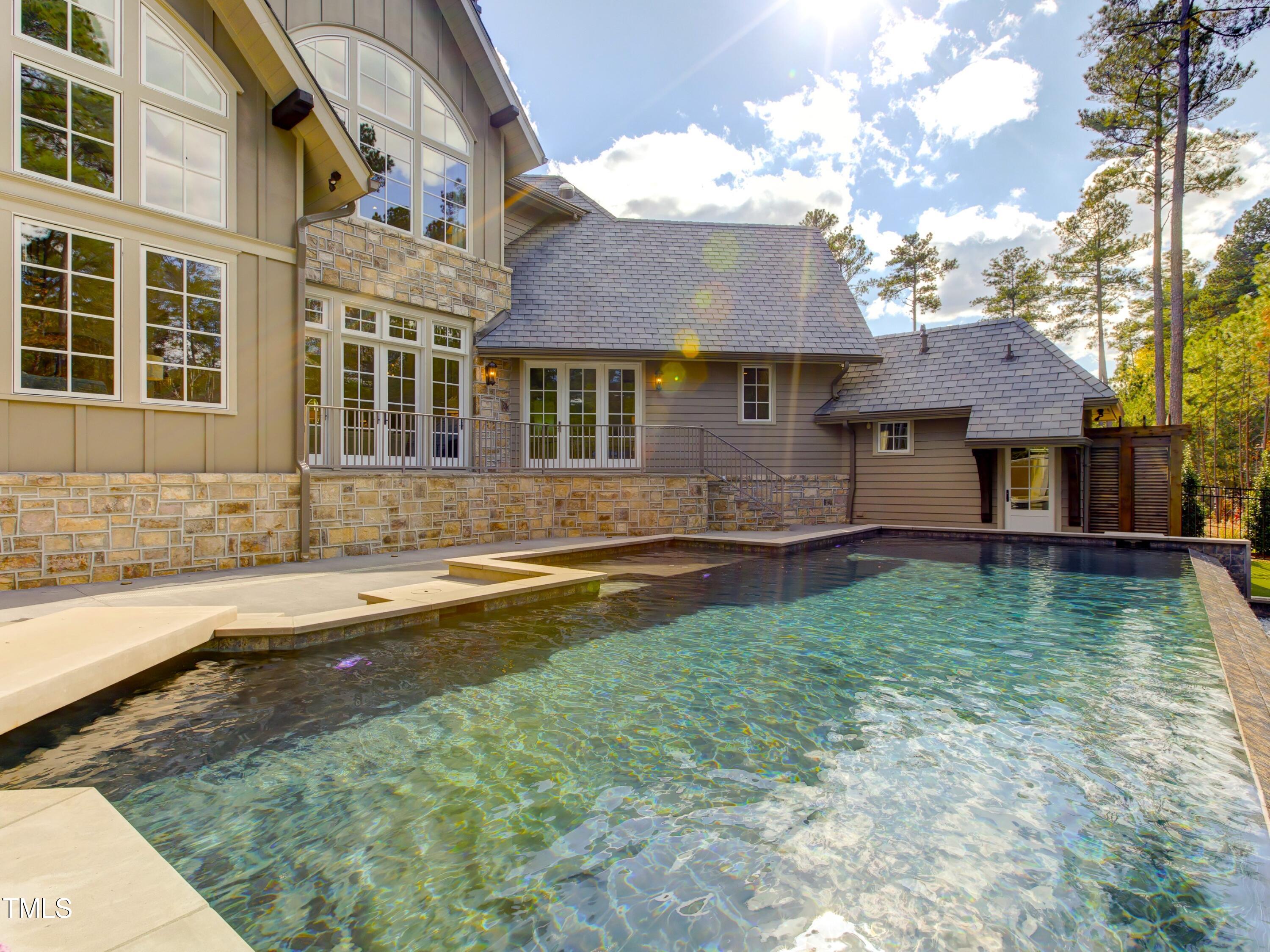 5105 Avalaire Oaks Drive