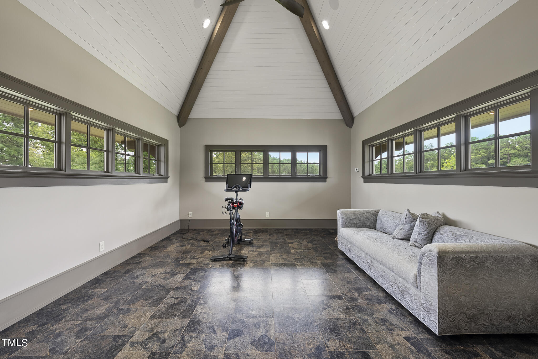 5105 Avalaire Oaks Drive